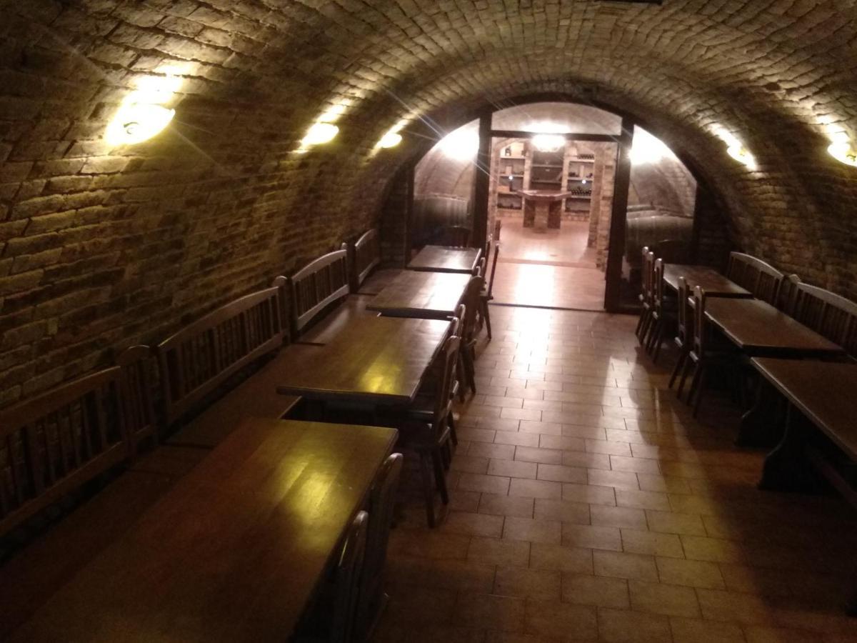 Aparthotel Sklep U Hrabalů Hustopeče Exteriér fotografie
