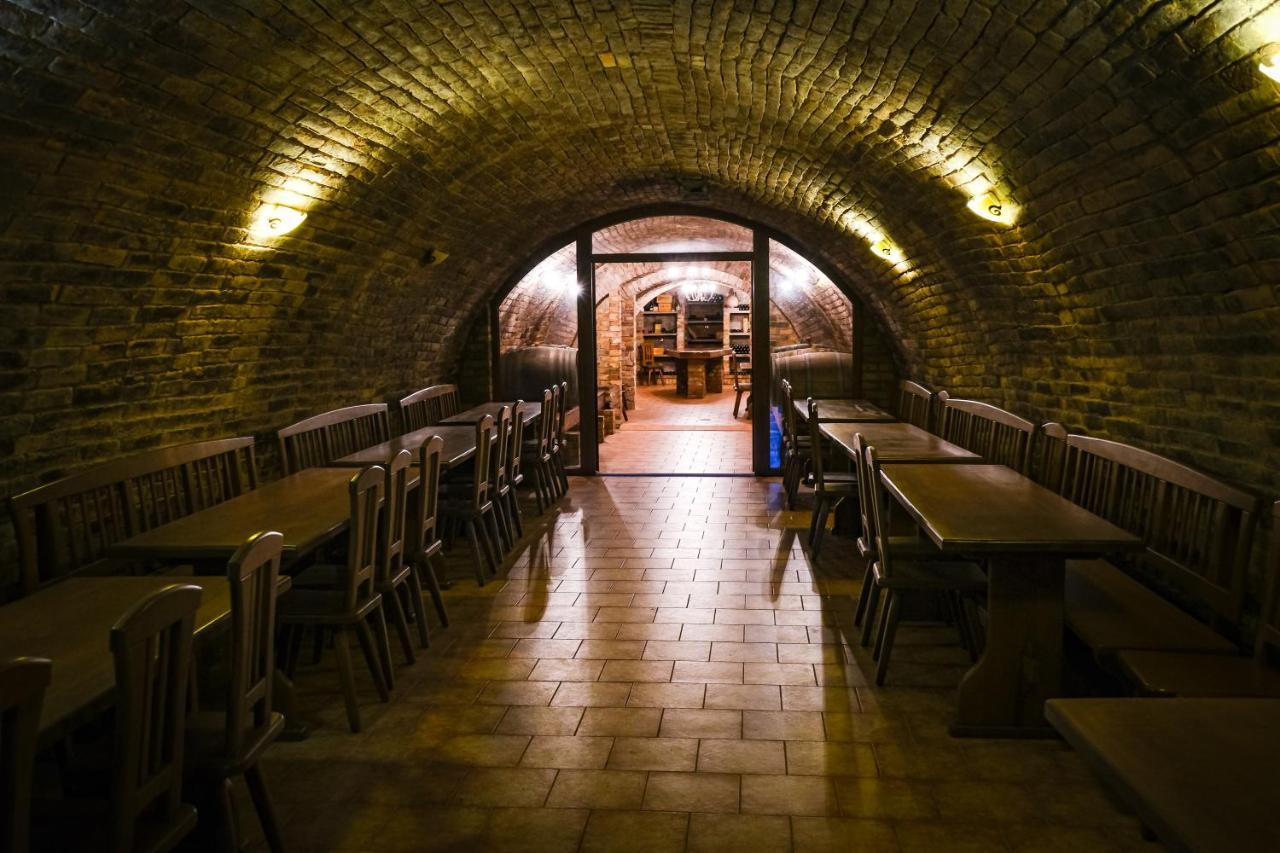 Aparthotel Sklep U Hrabalů Hustopeče Exteriér fotografie