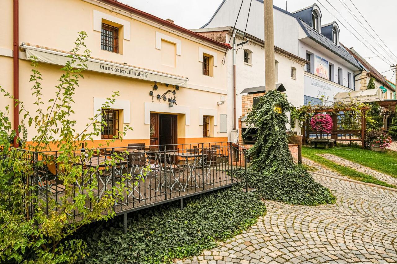 Aparthotel Sklep U Hrabalů Hustopeče Exteriér fotografie